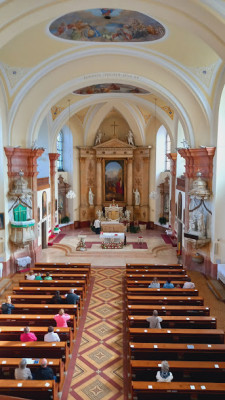 Kostel sv. Petra a Pavla Kelč / Pohled z kůru na loď kostela v liturgickém mezidobí / Autor fotografie: Martin Mikulenka