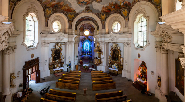 Interiér - kostel Sv. Jana Nepomuckého na Skalce