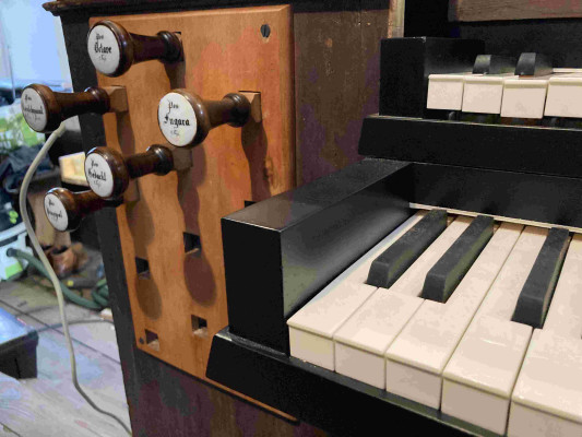 Restaurovaný hrací stůl varhan s rejstříky  / Autor fotografie: Ondřej Prokop Vaněček