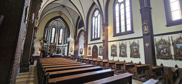 Kostel Nejsvětějšího Srdce Páně / Pohled do interiéru / Autor fotografie: Martin Šmíd