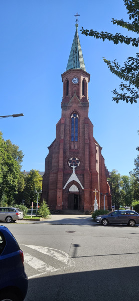 Kostel Nejsvětějšího Srdce Páně / Pohled na kostel z ulice Kostelní / Autor fotografie: Martin Šmíd