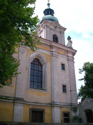 kostel sv. Václava ve Vysoké u Mělníka / Barokní kostel s vyjímečným hlavním oltářem z mramoru