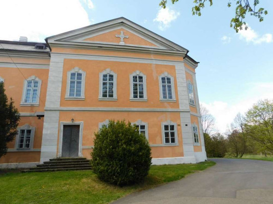 Petrohrad, kaple sv. Vavřince, starý Petrohrad-zámek