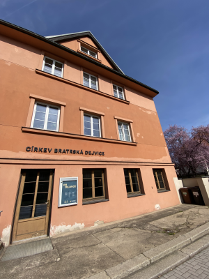 Církev bratrská Dejvice / Foto budovy na Evropské 88 / Autor fotografie: Marika Furáková