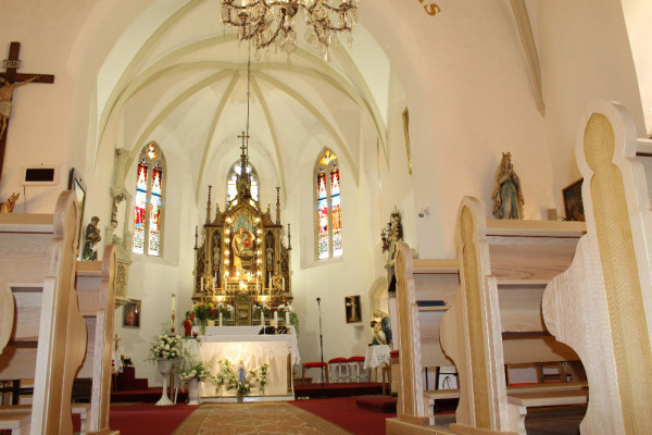 Interiér kostela sv. Vavřince v Rakšicích