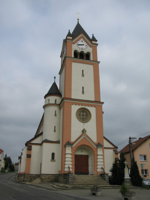 Kostel Povýšení svatého Kříže v Uhřínově / Autor fotografie: https://cloud.uhrinov.cz/photo/#/shared_space/fold