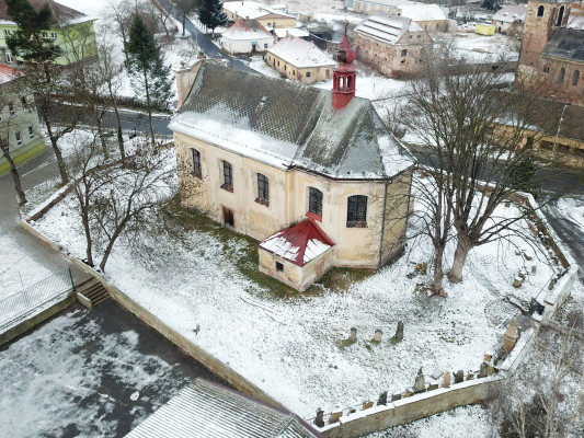 Kostel sv. Jana Křtitele ve Vroutku / Kostel v zimě