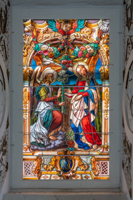 Kaple / Vitrážové okno nad oltářem / Autor fotografie: Marek Lukáš