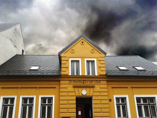 Exteriér s novou střechou. / Autor fotografie: Matouš Jaluška