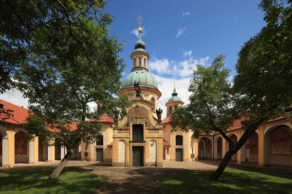 Praha 17 - Řepy, kostel Panny Marie Vítězné, Bílá Hora