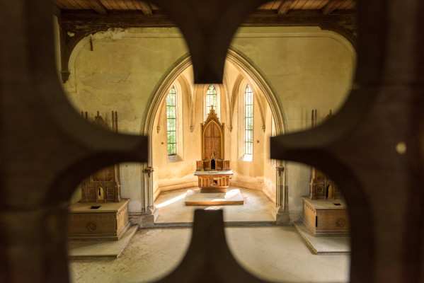 Pohled na hlavní oltář