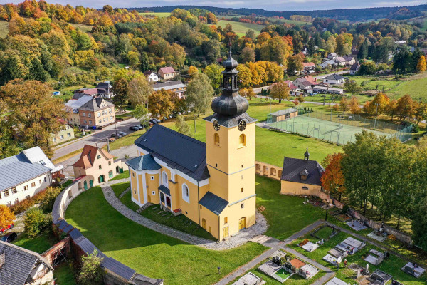 Farní kostel sv. Jakuba a Filomény