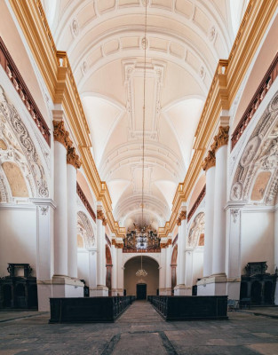 interiér kostela sv. Ignáce z Loyoly