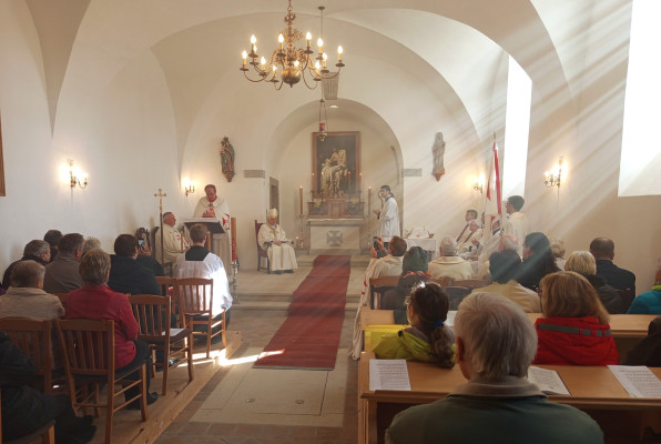 Stránecká Zhoř, kaple sv. Bernarda z Clairvaux, zámek
