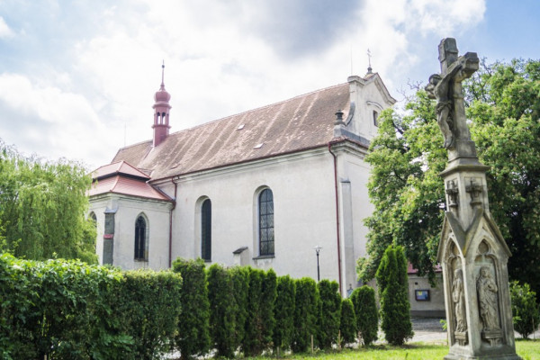 Sezemice, kostel Nejsvětější Trojice