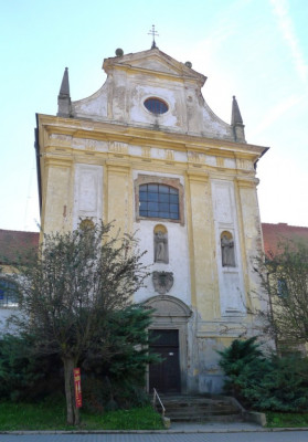 Zásmuky, kostel Stigmatizace sv. Františka, klášter