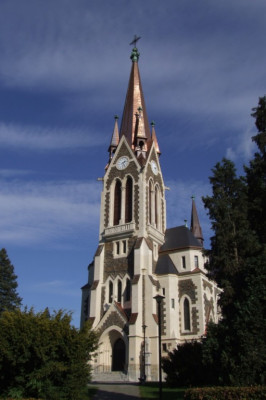 Video prohlídka vítkovských kostelů a přilehlých p / Prohlídka vítkovských kostelů a hřbitova (socha Krista a hroby významných vítkovských osobností)  / Autor fotografie: D. Olbertová