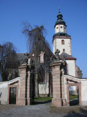 Hostinné, kostel Nejsvětější Trojice