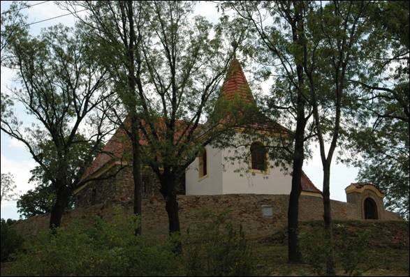 Mochov, kostel sv. Bartoloměje.jpg