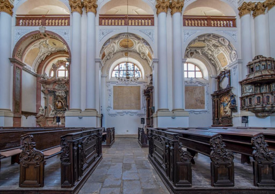 interiér kostela sv. Ignáce z Loyoly