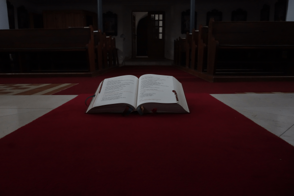 Pohled na misál uprostřed kostela / Autor fotografie: Jiří Ptáčník