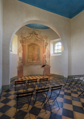 kaple-oltářní obraz / Pohled do apsidy s oltářním obrazem / Autor fotografie: PKučera Photography