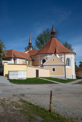 Římov, kostel Ducha Svatého