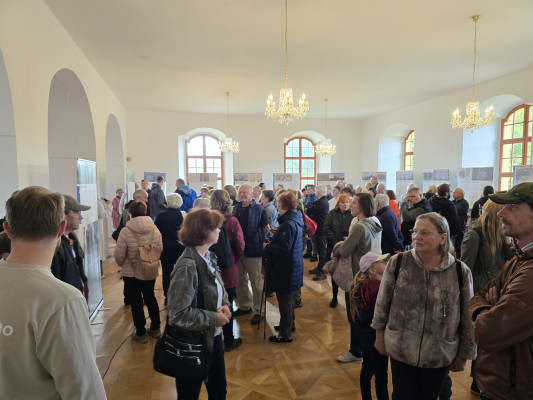 Úštěk-Konojedy, kostel Nanebevzetí Panny Marie, zámek